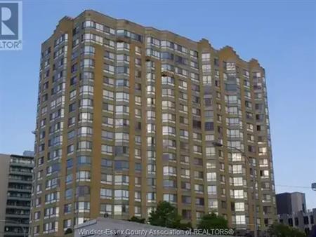 75 RIVERSIDE DRIVE Unit# 1701 | 75 RIVERSIDE DRIVE Unit# 1701, Windsor