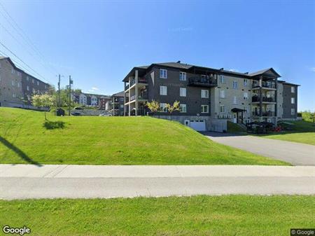 3 CH - 2 SDB - Sherbrooke - $1,855 /mo