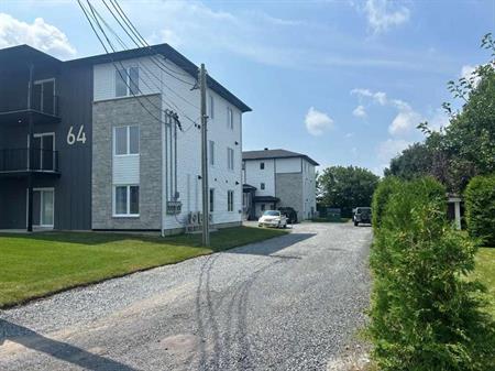 4 1/2 Moderne 2023 | AC + Walk-in + 2 Stationnements – Victoriaville