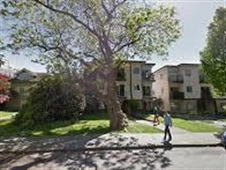 (DPMonline.ca) The Pinecone Building in Fairview, Studio! | 1636 West 10th Avenue, Vancouver
