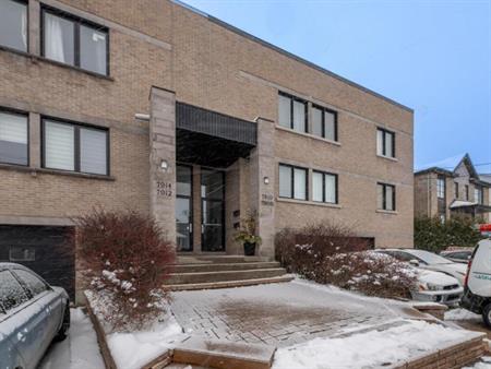 Spacieux 4 1/2 au rdc avec grande cour Duvernay Laval - Appartement à louer
