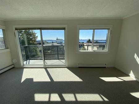 (DPMonline.ca) Renovated Penthouse Corner-Unit w/ Major Water Views! | 240 Mahon Avenue, North Vancouver