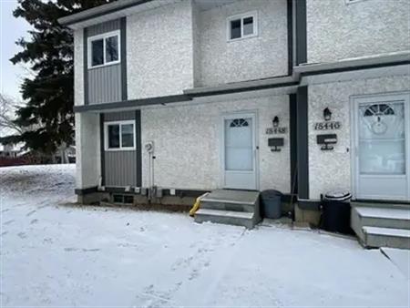Cozy 3 Bedroom 2 Bathroom Townhouse*Fenced Yard+ Storage Shed*Finished Basement! | 18448 62B Avenue Northwest, Edmonton
