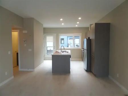 Townhouse in Sherwood, beautiful surroundings, nearby shops | 218 Sherwood Sq NW, Calgary
