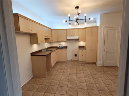 Logement Lumineux 5 1/2 - Haut Duplex