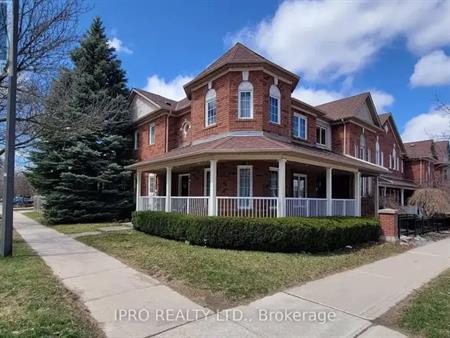 70 OCHALSKI ROAD | 70 OCHALSKI ROAD, Aurora