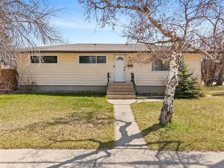 Large 4 Bedroom Home in an Amazing location | 3616 31 Street Southwest, Calgary