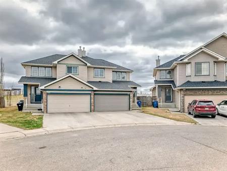 4-Bed, 3.5-Bath House in Evanston | Quiet Cul-de-Sac & Huge Backyard! | 253 Evansmeade Point Northwest, Calgary