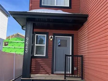 Beautiful 3 Bedroom 2.5 Bathroom Upper Unit in Amazing Location! | 9643 155 Street Northwest, Edmonton