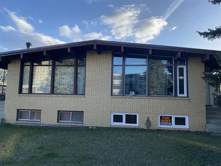 Renovated 2-Bedroom Duplex – Steps from Foothills, U of C & Cancer Centre | 2017 Urquhart Road Northwest, Calgary