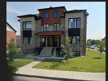 Superbe Condo Triplex 4 1/2 dans un secteur recherché de Laval (avec stationnement !)