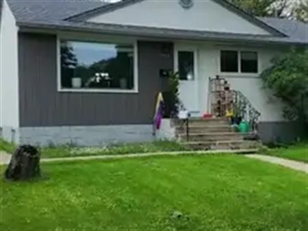 Spacious living room*3 beds 1 bath*Stain Steel Appliances*Shared Backyard* | 13410 123 Avenue Northwest, Edmonton