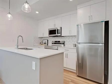 Capital Hill Avas | 1740 22 Avenue Northwest, Calgary
