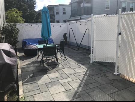 BAS DE DUPLEX - ST-HYACINTHE - 3 CHAMBRES - STATIONNEMENT PRIVÉ