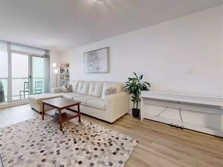 Parkway Place Gorgeous Suite! | 2585 Erin Centre Boulevard, Mississauga