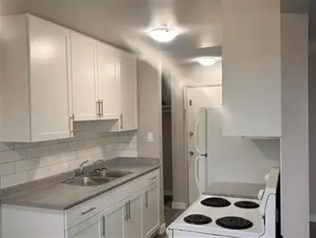 Leslie Ann Manor | 10756 81 AVENUE, Edmonton
