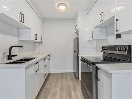 Large 1 bed on 17th Ave, Open Concept w/ Heat+Water Incld, Storage Room | 515 17 Avenue Southwest, Calgary