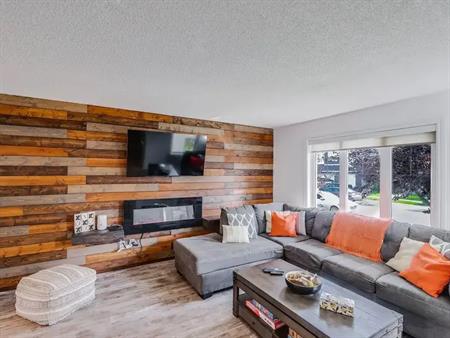 Stunning End Unit Townhouse in Glenridding | 2426 Glenridding Boulevard Southwest, Edmonton