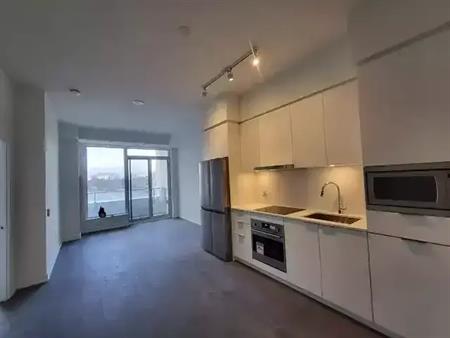 Bright 2 bedroom + den + 2 bathroom Unit on Yonge at Finch Subway Station | 7 Golden Lion Heights, Toronto