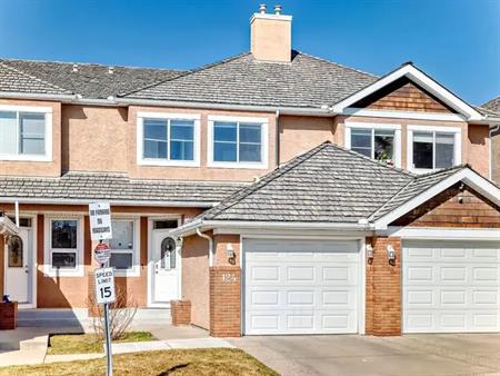 Executive 4 bedroom townhome in the highly sought after Royal Oak Estates | 124 Royal Manor Northwest, Calgary