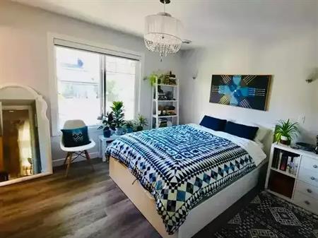 Room with ensuite | 11012 84 Avenue Northwest, Edmonton