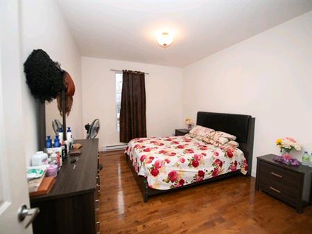 très beau Condo à louer à Longueuil avec garage