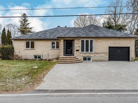 Vaste maison meublée et équipée à louer 5 chambres Deux-Montagnes