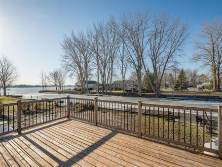 Maison à louer au bord d'un canal menant au Richelieu à Saint-Blaise-sur-Richelieu