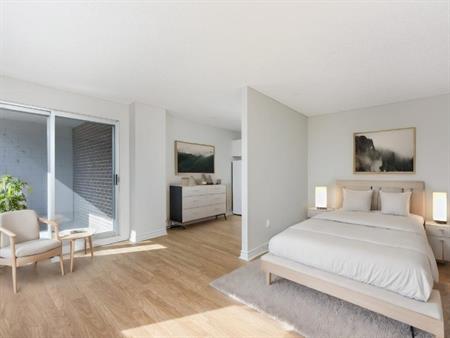 STUDIO À LOUER / À SHERBROOKE (LES NATIONS)