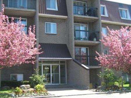 Beau et grand 4-1/2 (2 chambres) Longueuil, 1595$ tout inclus Juillet