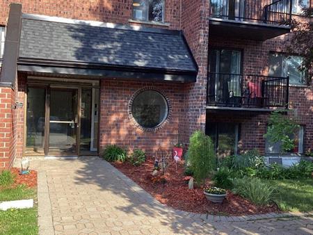Superbe 5-1/2 (3 chambres) Boucherville 1795$ Juillet
