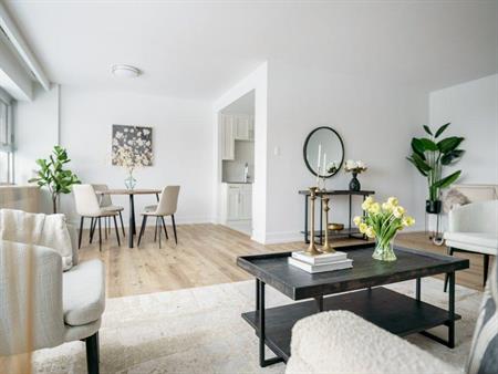 4 1/2 (2 Bedroom) - 4300 De Maisonneuve Boulevard West, Westmount