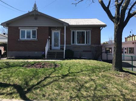 Maison chaleureuse à louer La Prairie (disponible entre le 22 juin et le 1er juillet 2025-bail 12 mois ou plus) 3 chambres et