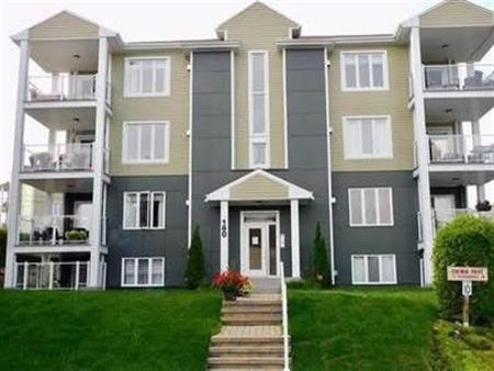 Condo à louer semi-meublé