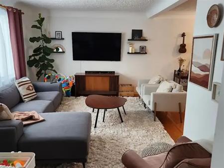 Strathern Home for Rent, close to LRT/Downtown, 2 kitchens with 2-car Garage | 9269 87 Street Northwest, Edmonton