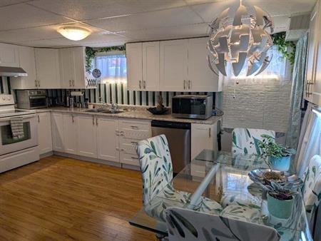 Grand 3 1/2 rénové semi-meublé à louer Blainville
