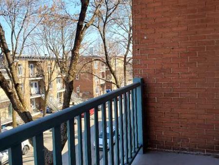 Appartement rénové de 2 chambres (4 1/2) dans le Vieux Limoilou disponible juin