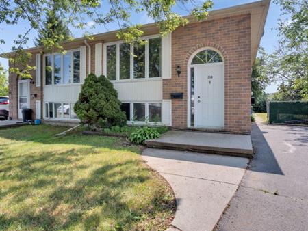 1-250 McLellan, Kingston | Stylish 3-Bedroom Main Floor Apartment in Kingston’s Meadowbrook Neighbourhood | 250 McLellan Cour