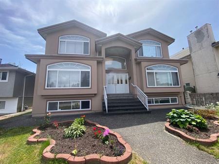 Furnished 3 bed 2 bath half ground unit near BCIT Burnaby | 80xx 18th Avenue, Burnaby