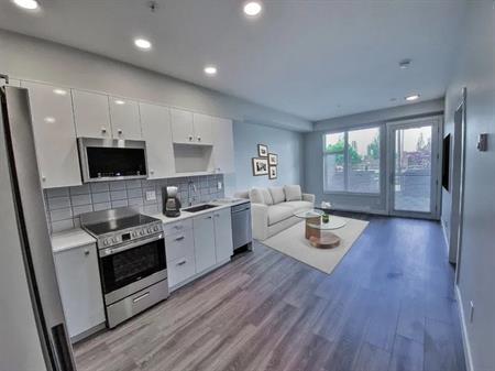 New 1 Bed Condo, Lrg Balcony, Insuite Lndry, Prkg, Strge, 5 mins to Skytrain, Lots of Amenities, Whalley Boulevard | 10838 Wh