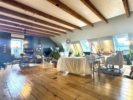 MAGNIFIQUE LOFT – VIEUX-TERREBONNE (ANCESTRALE, BOISERIE, CACHET UNIQUE)