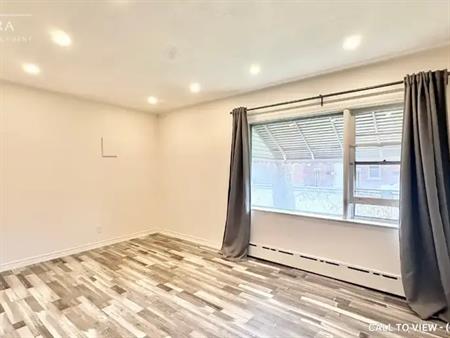 125 Queens Ave, Toronto, Ontario M8V 3X3 | 125 Queens Avenue, Toronto