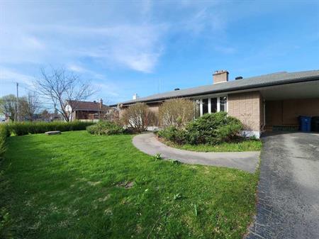 Grande maison de type bungalow à louer Salaberry-de-Valleyfield