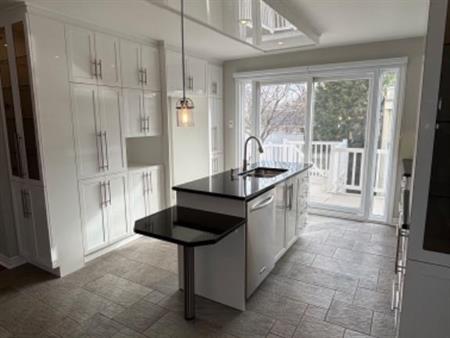 6 1/2 avec 3 chambres à louer Vieux Longueuil