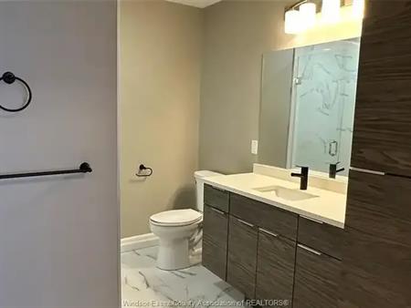 728 BROWNSTONE Unit# 409 | 728 BROWNSTONE Unit# 409, Lakeshore