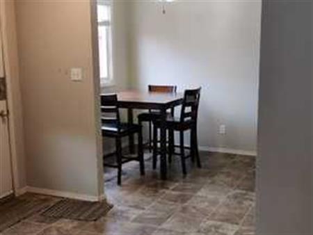 2 BEDROOM, ONE BATROOM FOR RENT | 126 Market Street, Hinton