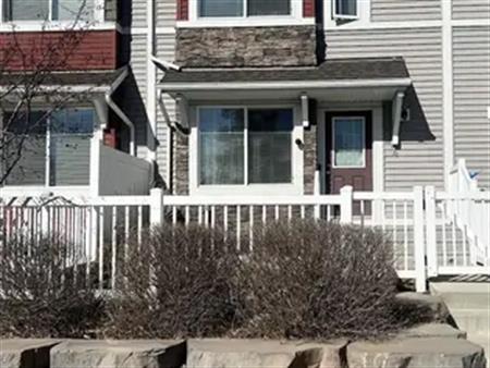 $2100 - 3 Bedroom Townhouse in Beautiful Kernohan Ravine | Edmonton