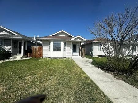 Cozy Updated 3 Bedroom Home with Finished Basement & Double GRG! – Pets Welcome! | 339 Kline Crescent Northwest, Edmonton