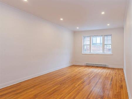 2 CH - 1 SDB - Montréal - $1,950 /mo