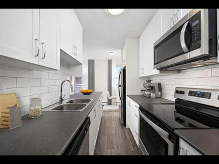 Kingswood I | 1200 Talwood Court, Peterborough